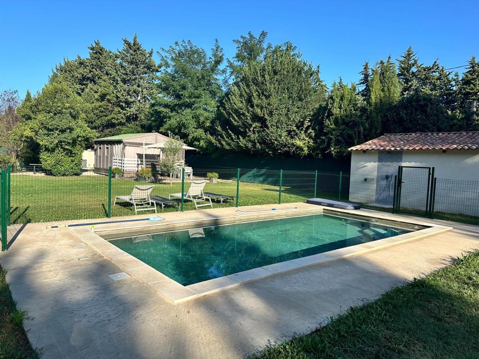 Avignon, Joli Chalet En Campagne Tres Proche De La Ville エクステリア 写真